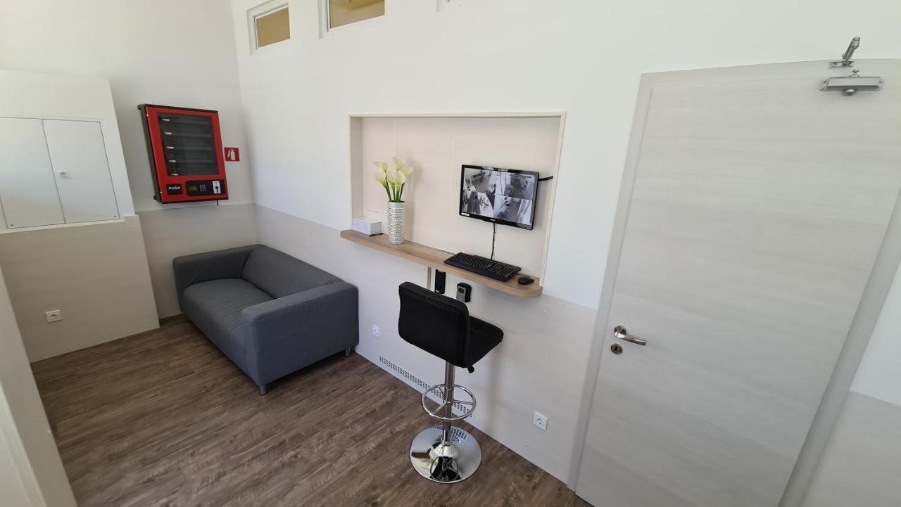 Cabin Hostel ليوبليانا المظهر الخارجي الصورة